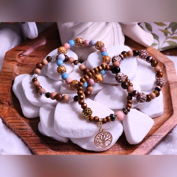 Beautiful teak wooden beads with family tree mala stackable bracelet - Picture 2 of 4